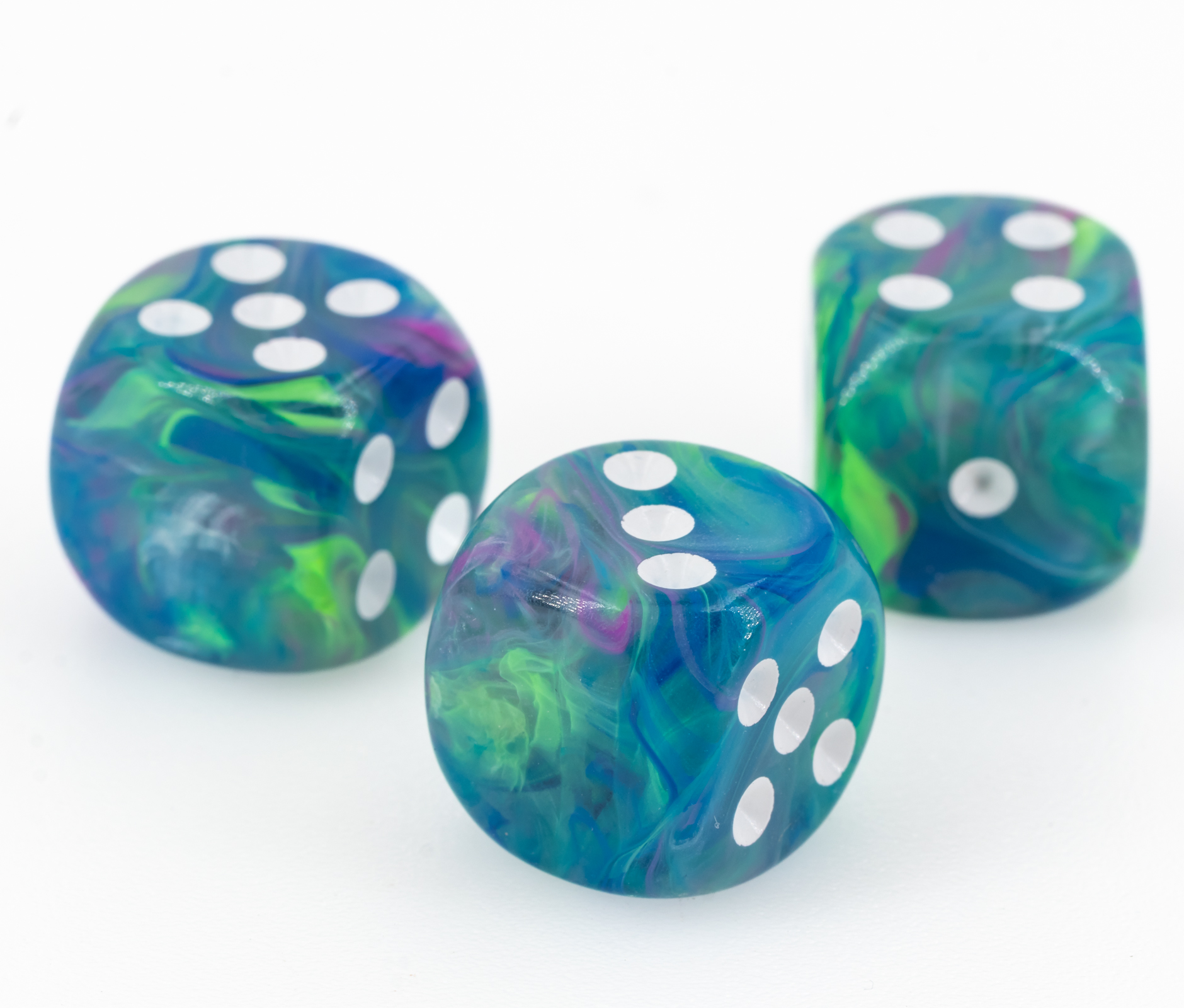16mm Dice in Waterlily / white  Festive® no "6"
