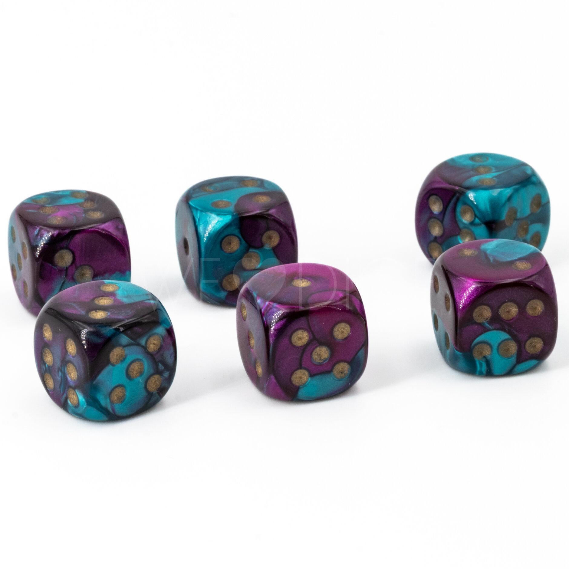 12mm W6 Würfel in Lila-Blaugrün / gold