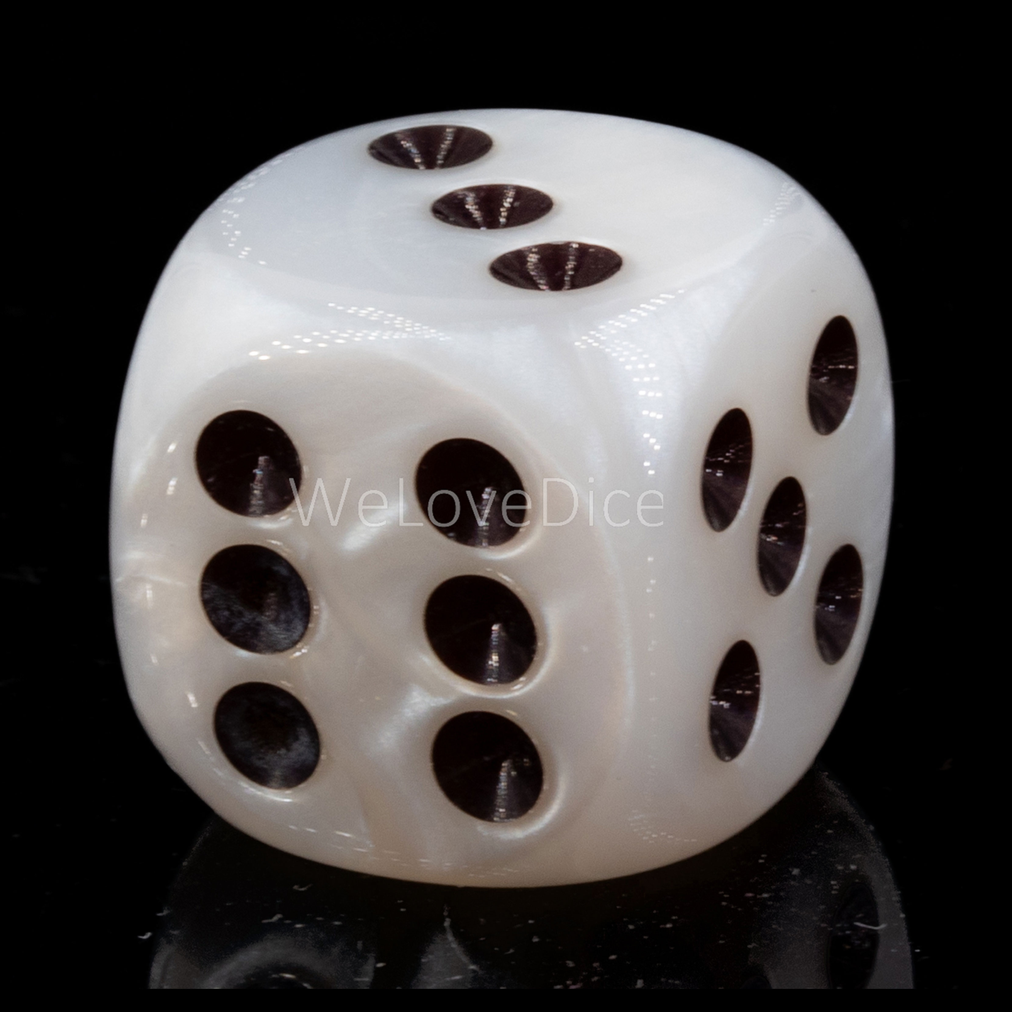 22mm  D6 Dice in weiss / black