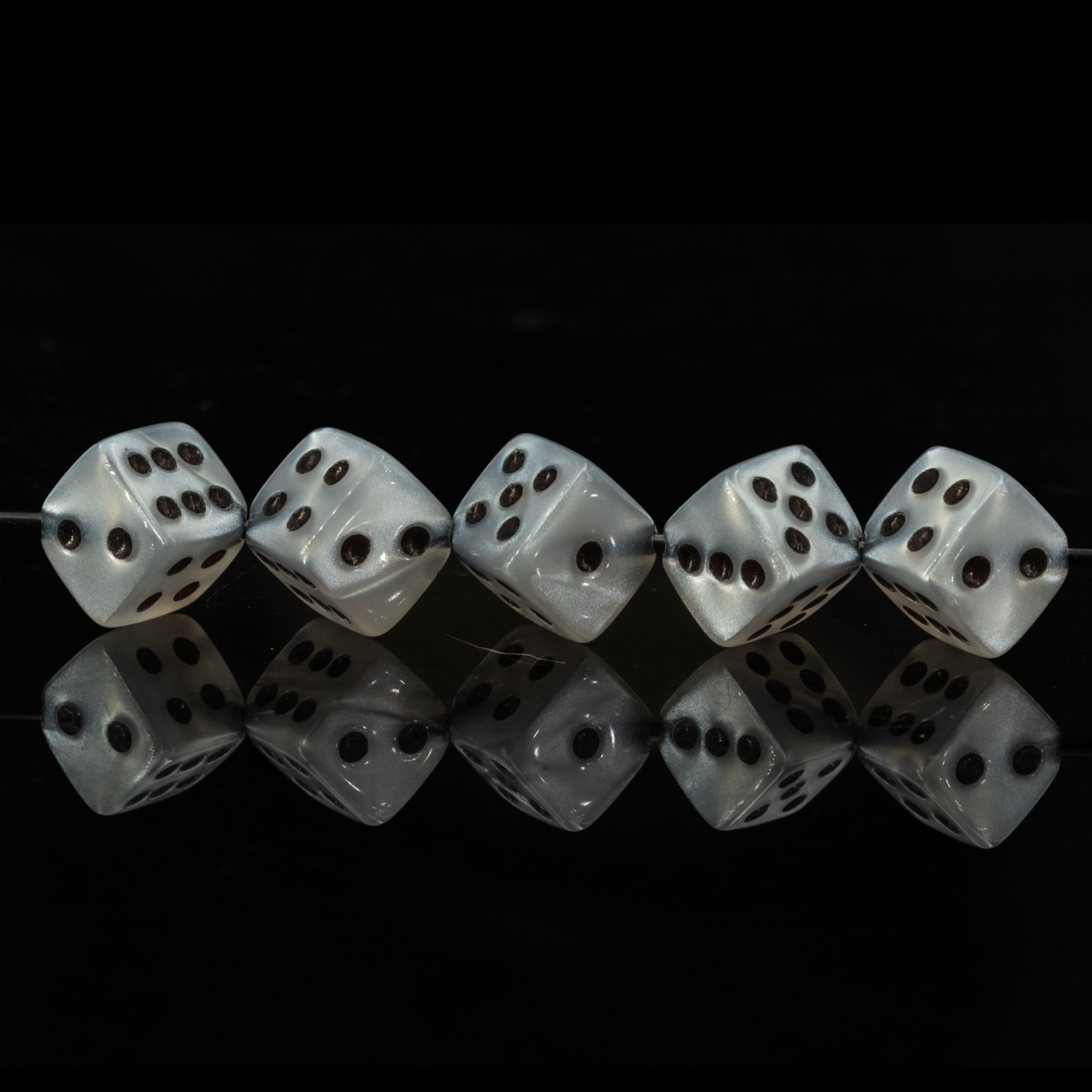  8mm Dice bead - white / black  Silk, in