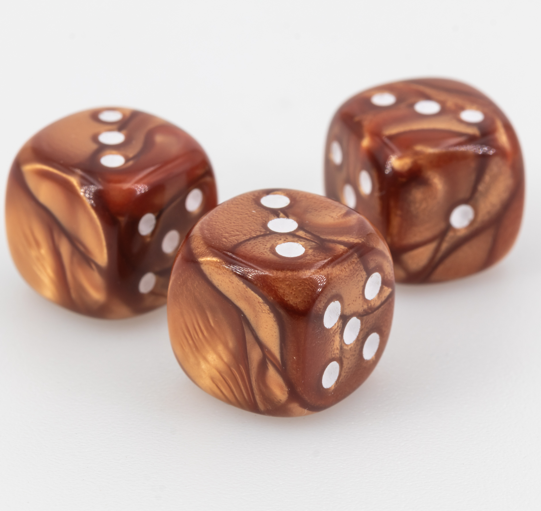 16mm Dice in brown / white Silk no "6"