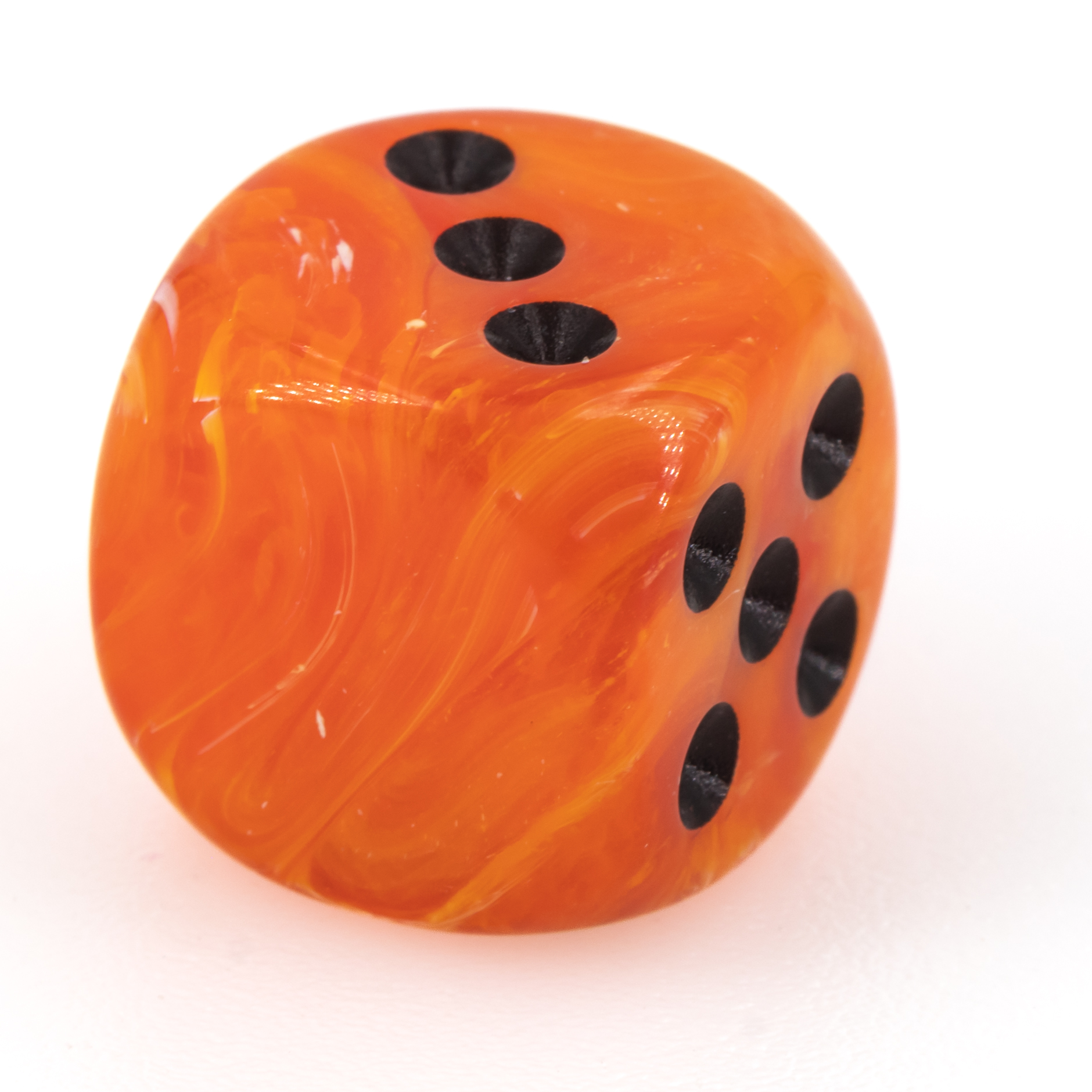 16mm Würfel in kürbis orange / schwarz Marmor ohne "6"