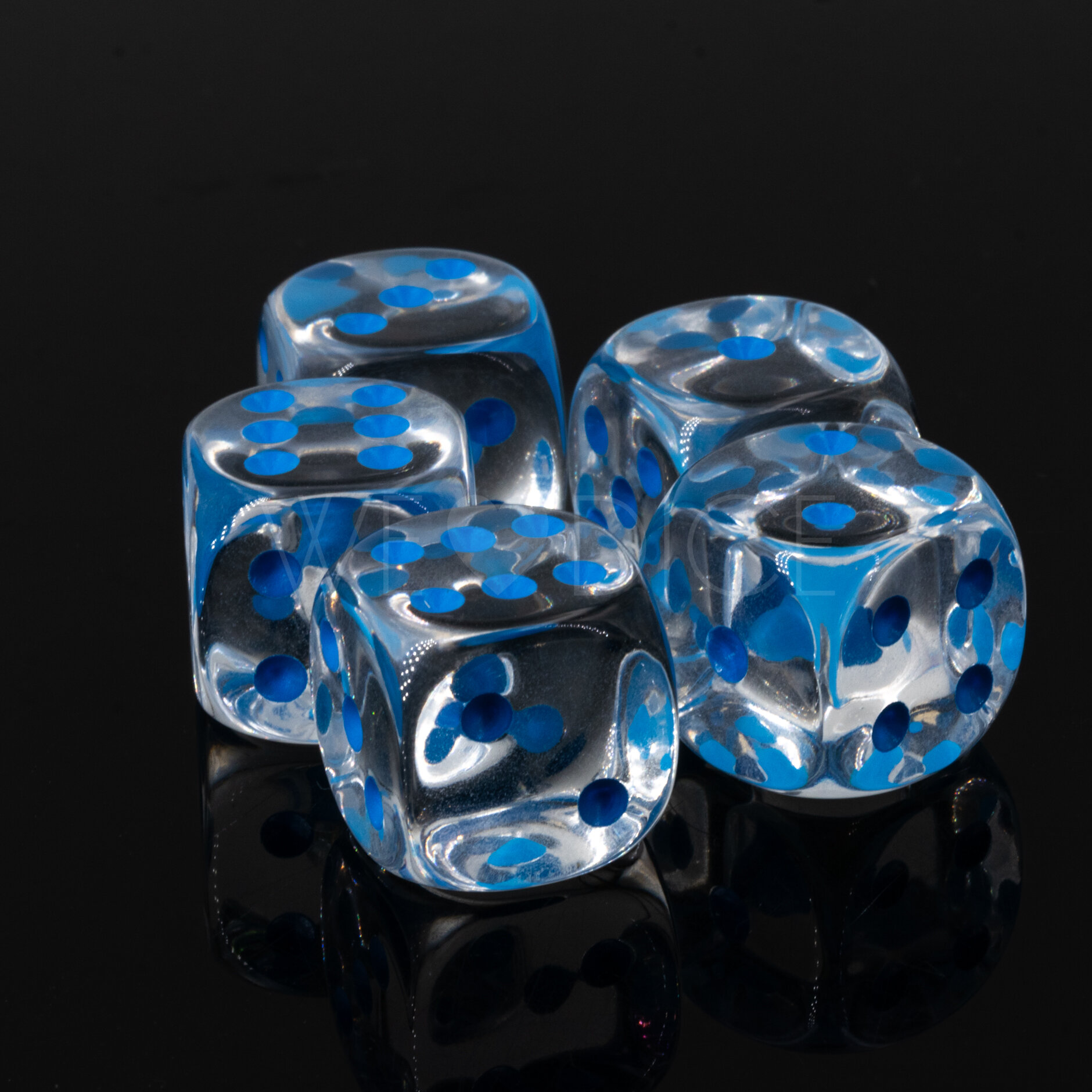 16mm W6 Würfel in glasklar transparent / blau