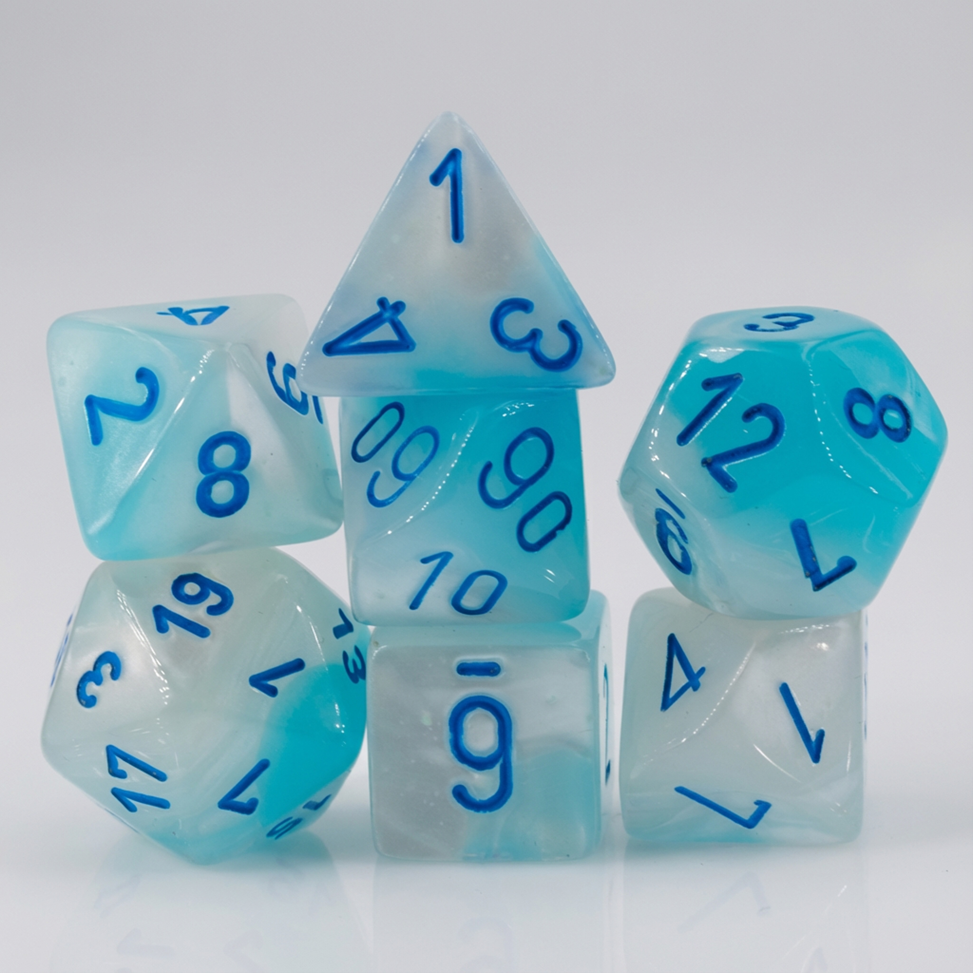 Gemini® Polyhedral Perltürkis-weiß / blau 7-Würfel Set