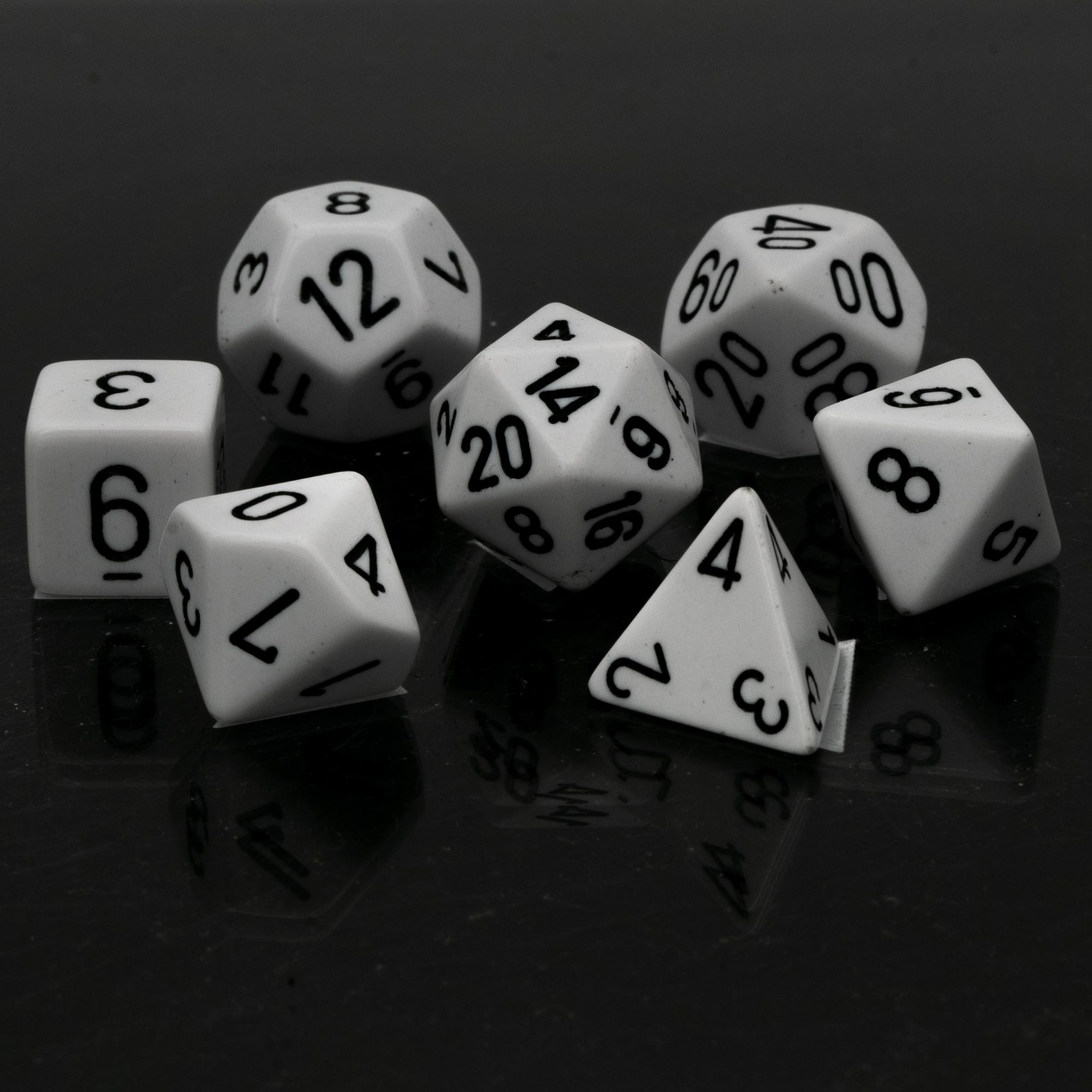 Satt Polyhedral weiß / schwarz 7-Würfel Set