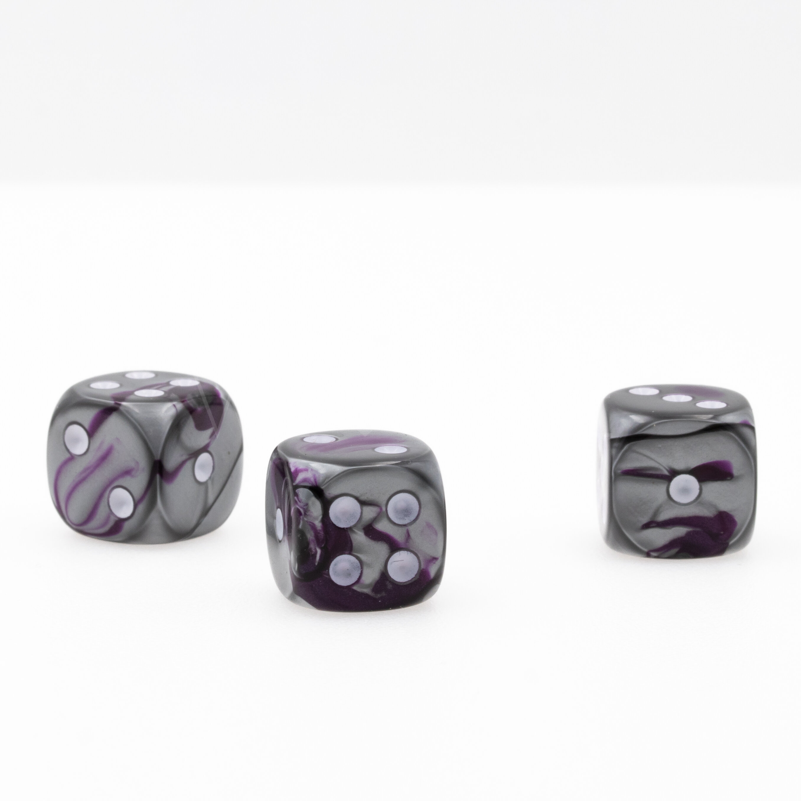 Gemini® Lila-Stahl / weiß 12mm W6 Würfel mit Punkten (1 Stück)