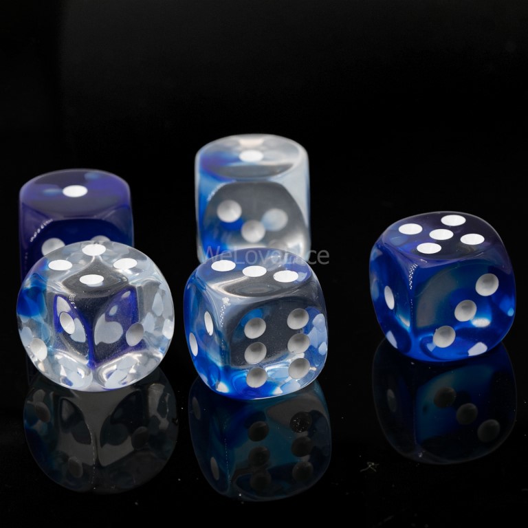16mm  D6 Dice in translucent blau / wite 2-way
