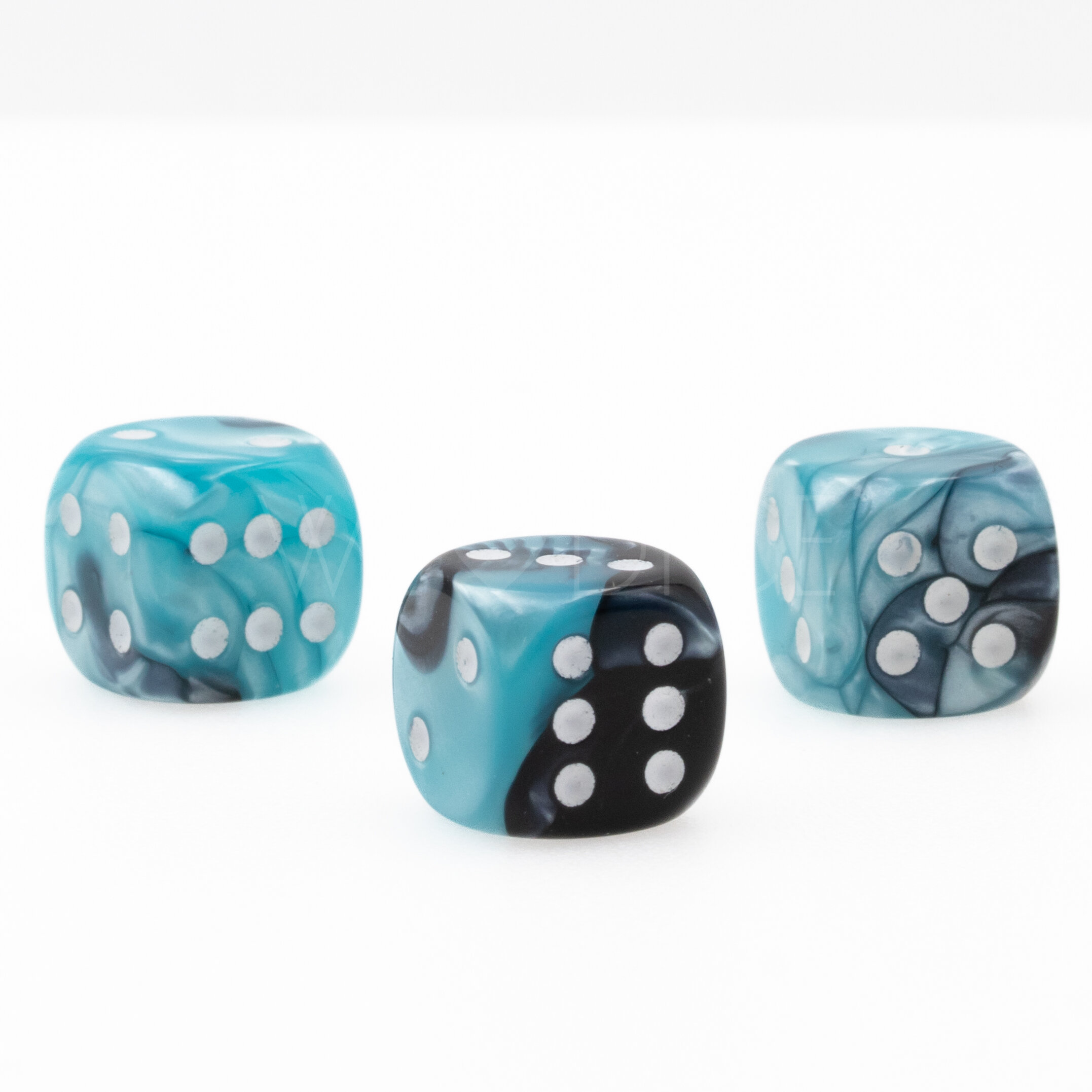 Gemini® Black-Shell / white 12mm D6 dice w/pips (1 piece)