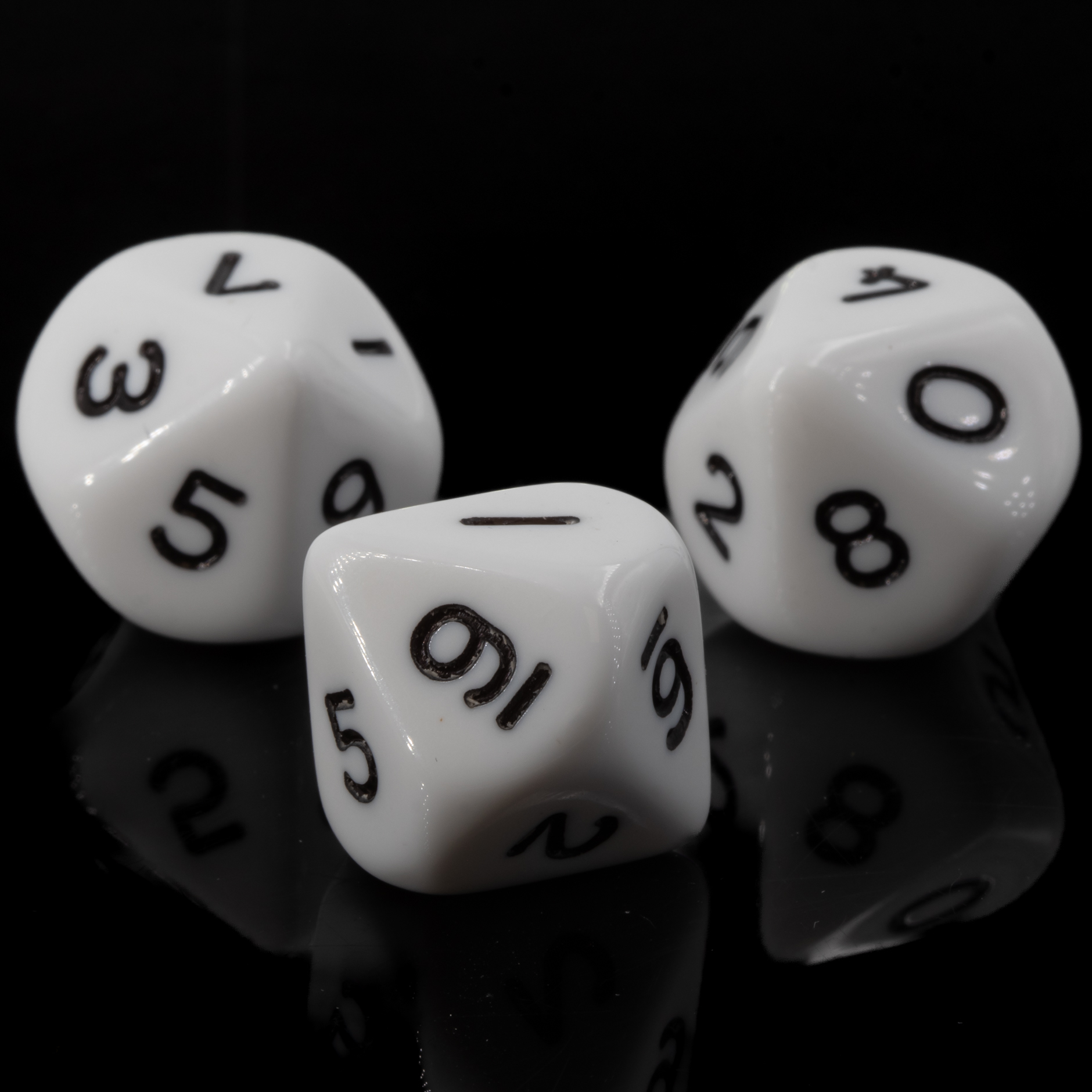 W10 Würfel in weiss / schwarz Satt