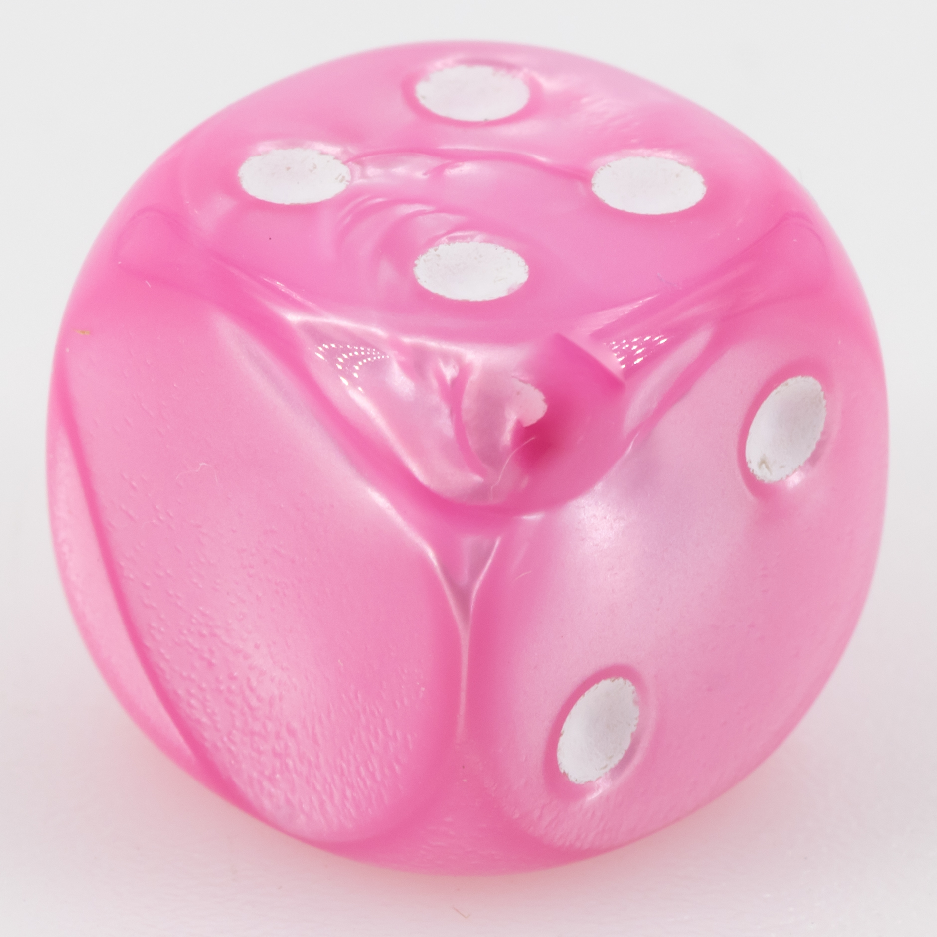 16mm Würfel in rosa / weiss Seide ohne "6"