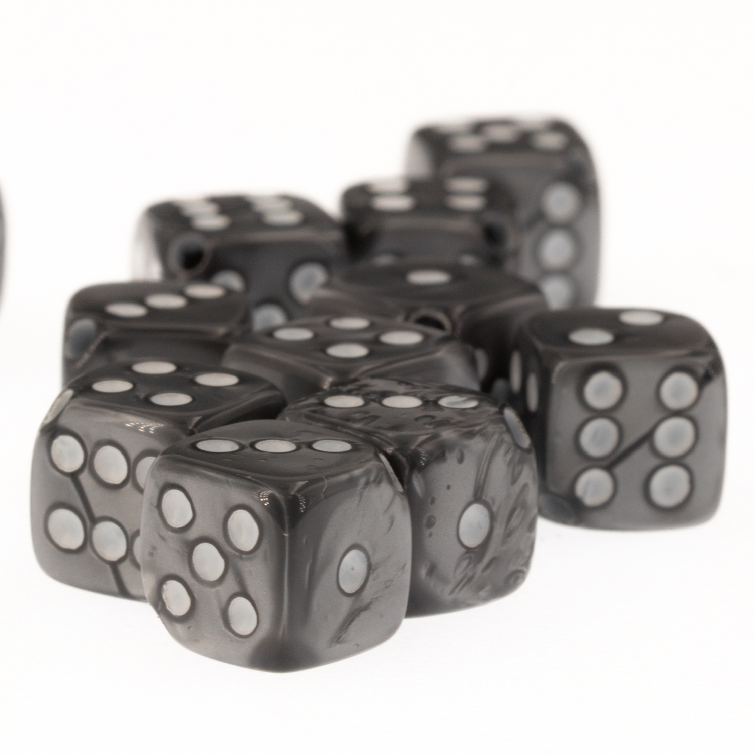  8mm Dice bead - silver grey / white Silk, in
