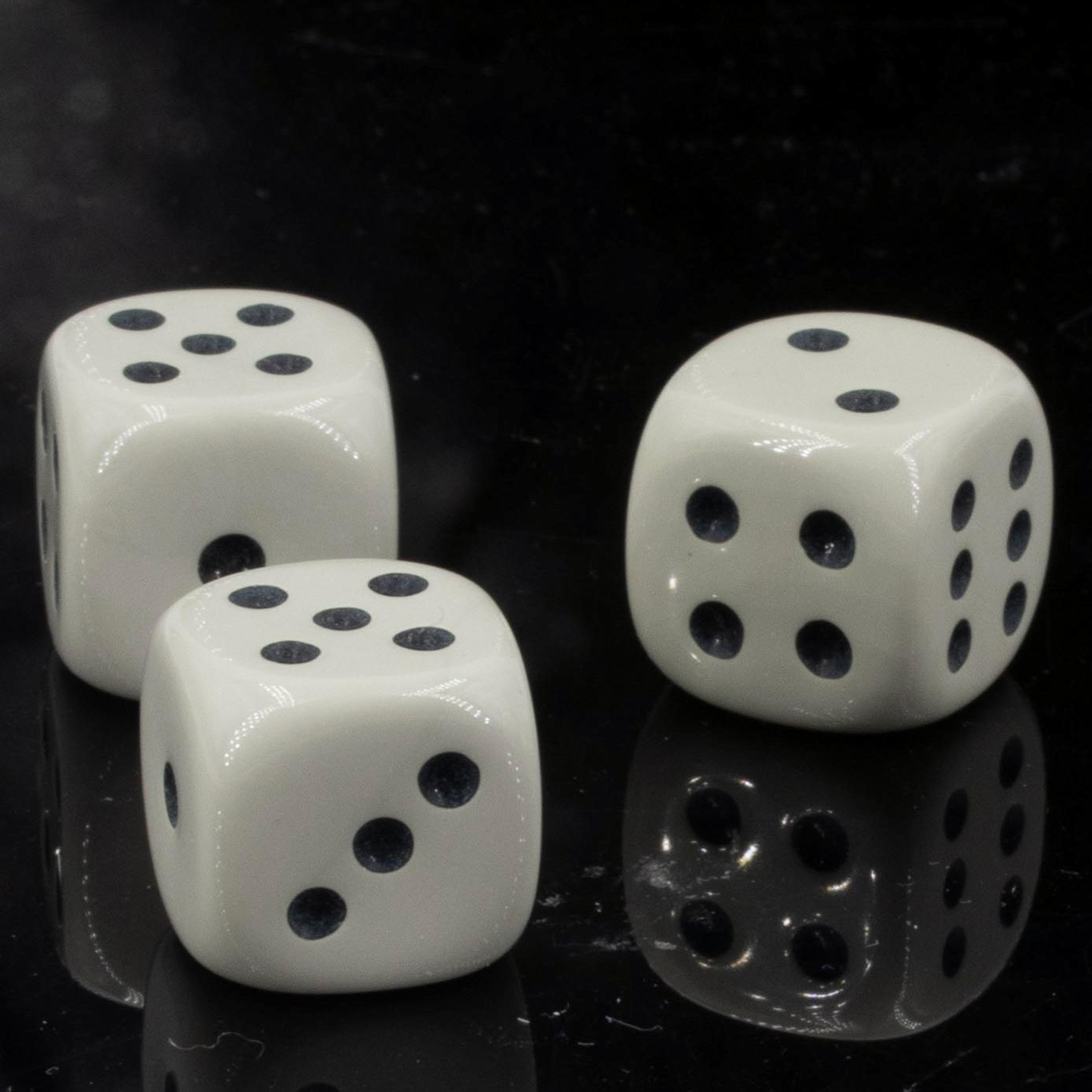 16mm W6 Würfel in grau / schwarz