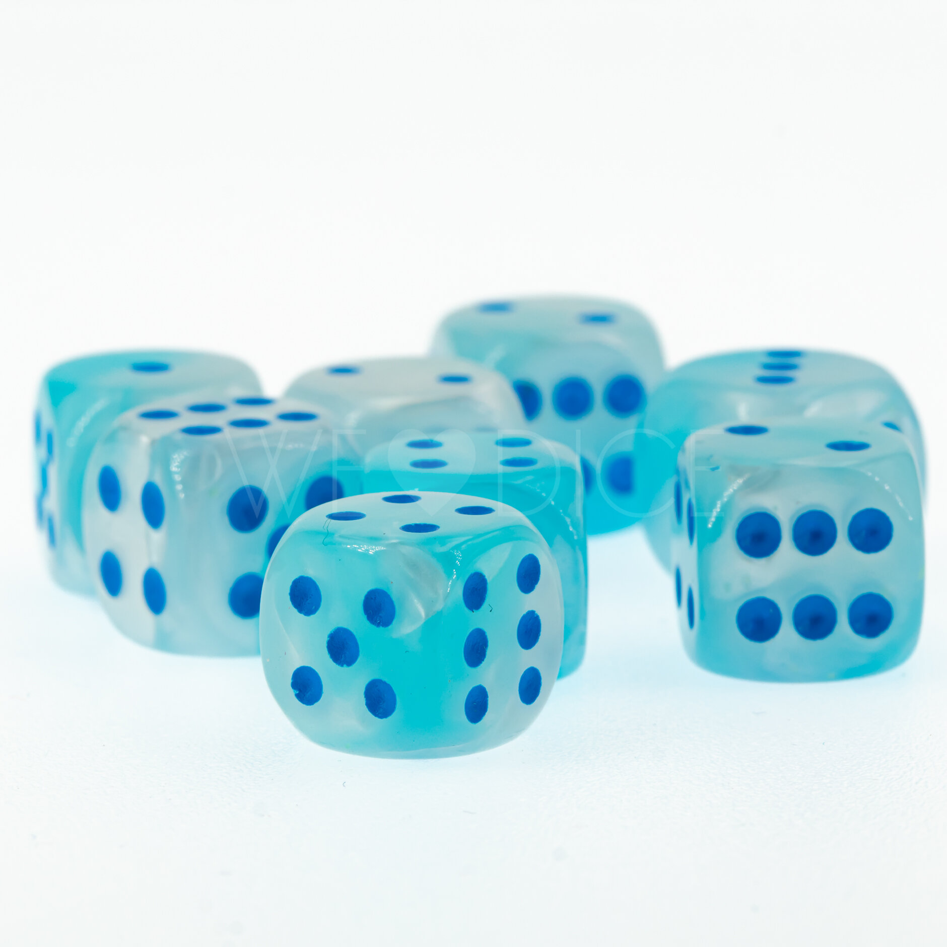 Gemini® Perltürkis-weiß / blau 12mm W6 Würfel mit Punkten (1 Stück)