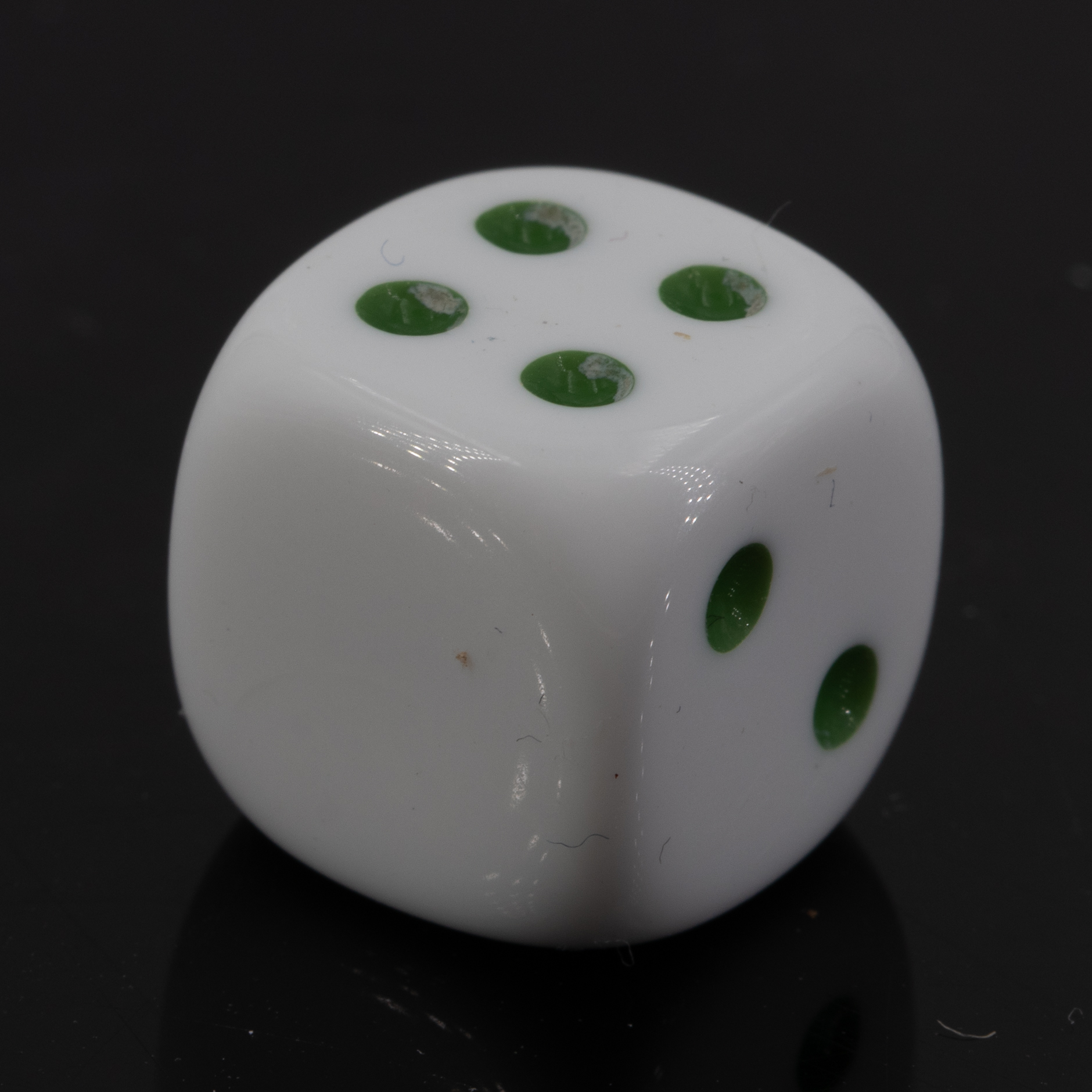 16mm Würfel in weiss / grün Satt ohne "6"