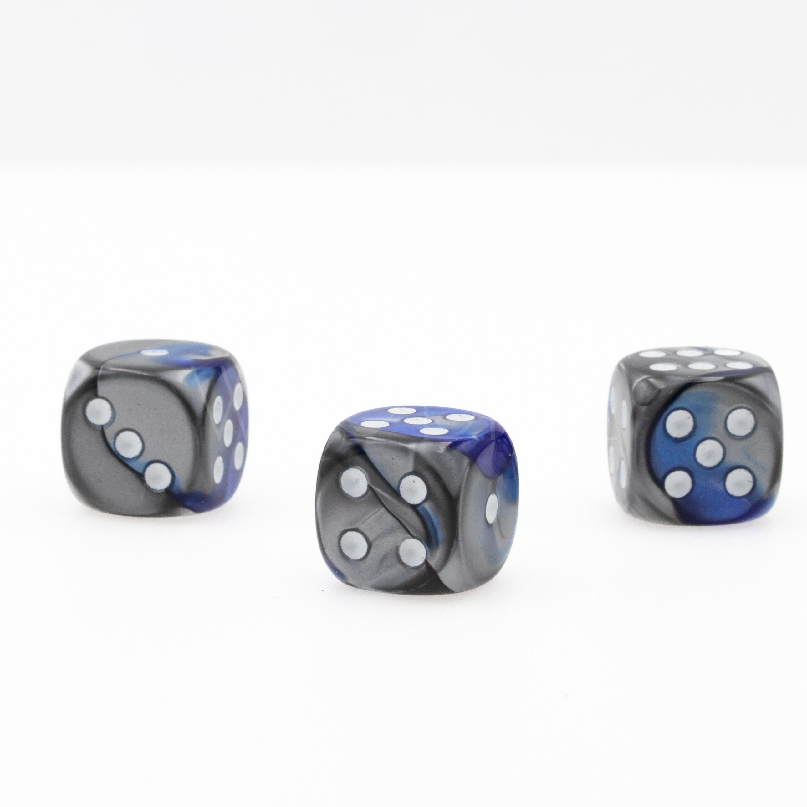 Gemini® Blau-Stahl / weiß 12mm W6 Würfel mit Punkten (1 Stück)