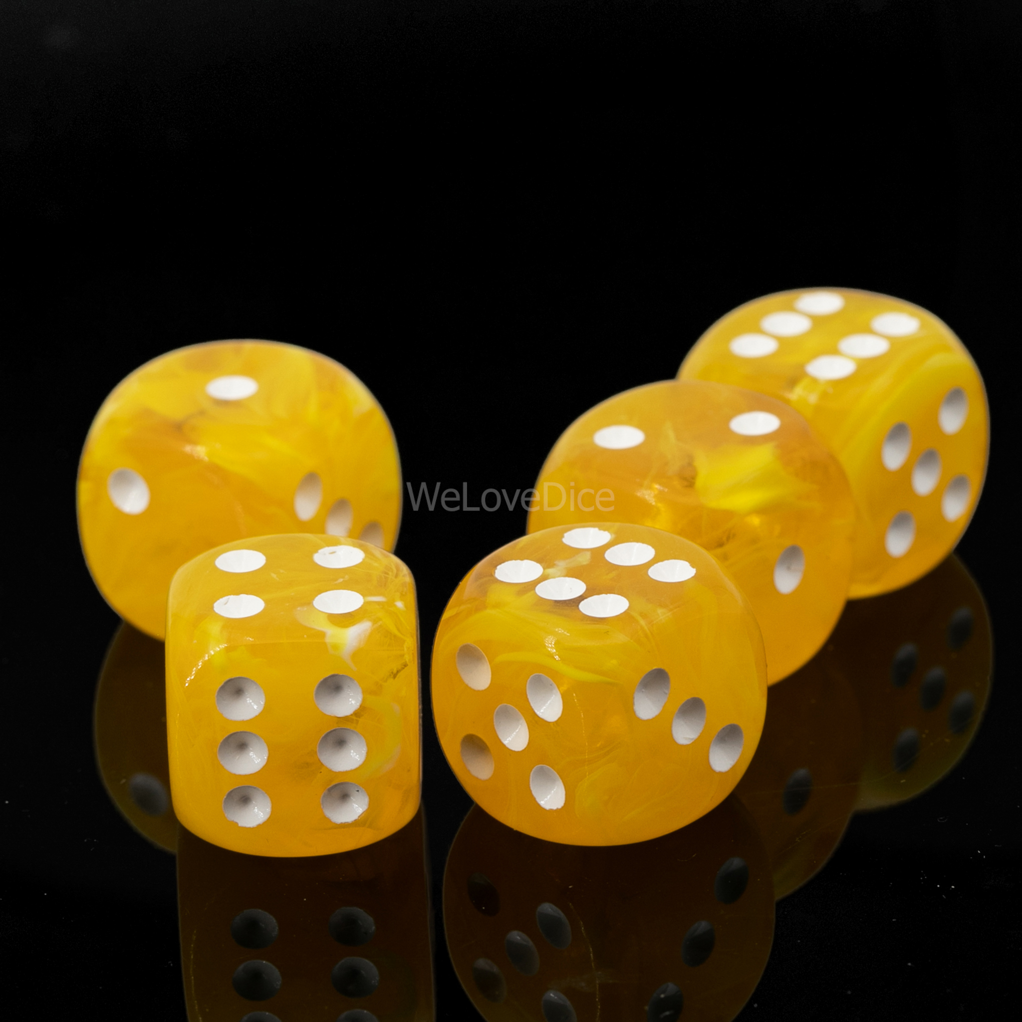 16mm  D6 Dice in yellow / white