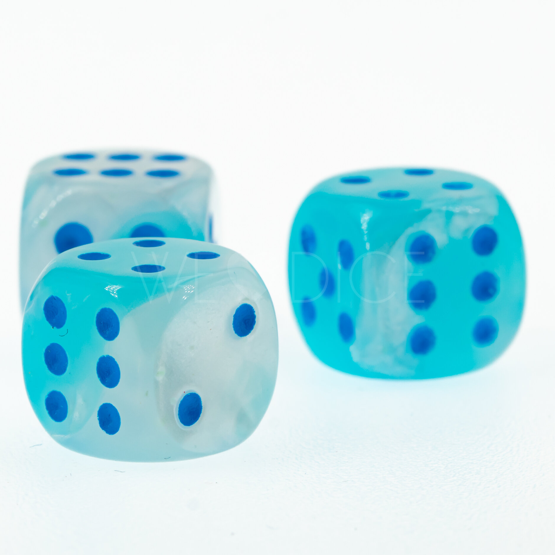 Gemini® Perltürkis-weiß / blau 12mm W6 Würfel mit Punkten (1 Stück)