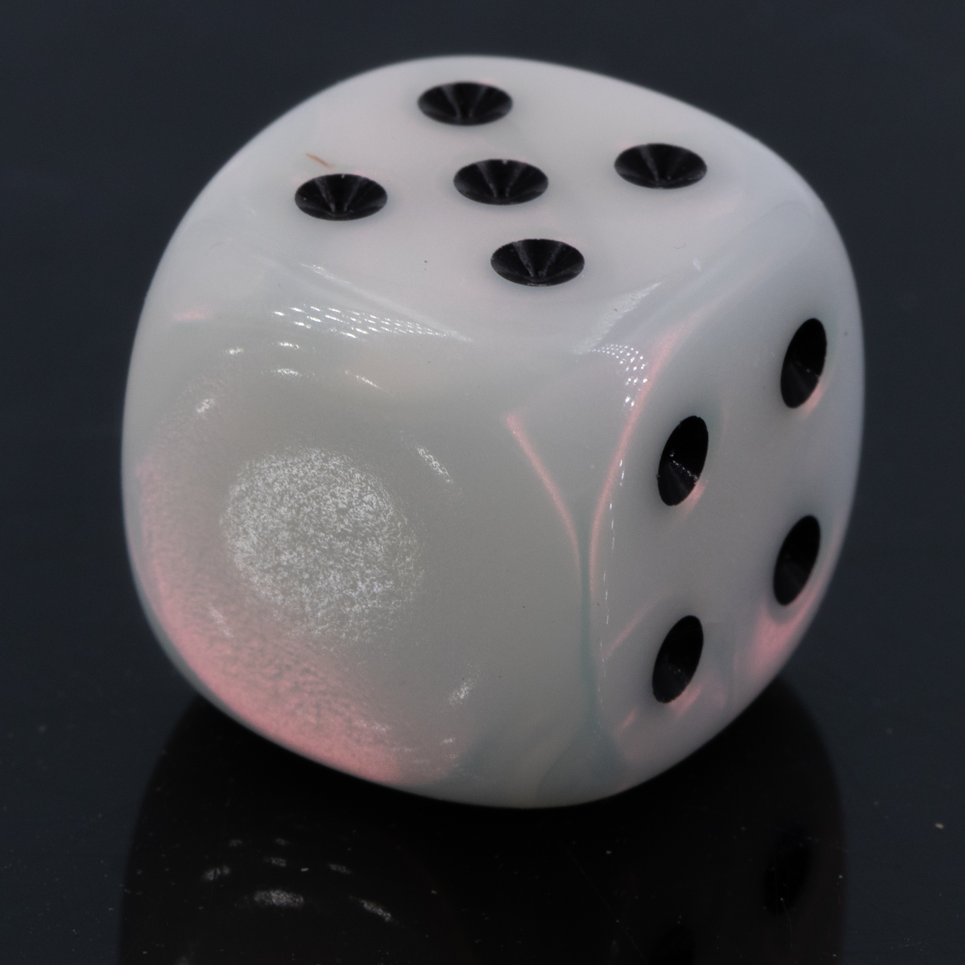 16mm Würfel in weiß / schwarz Seide ohne "6"