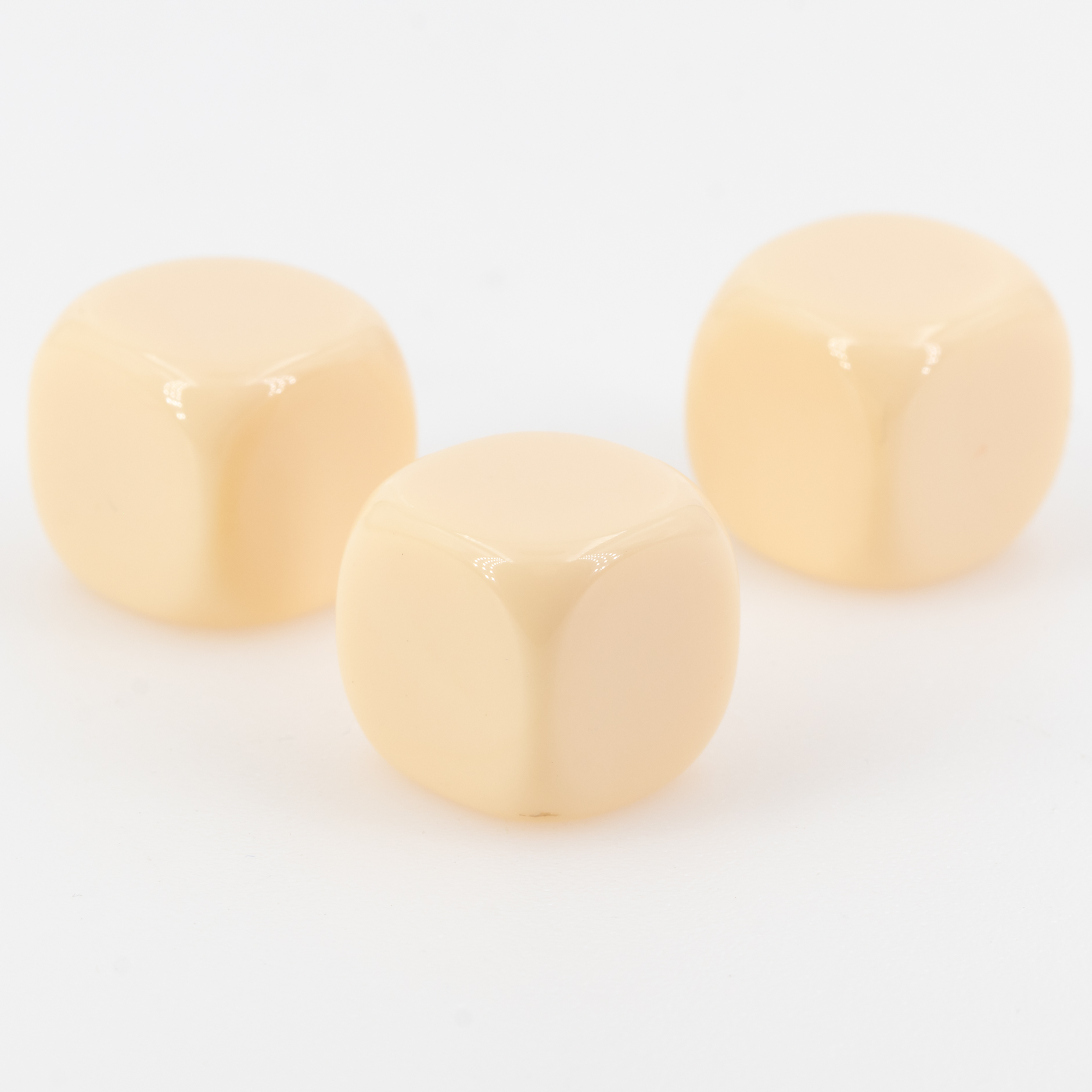 16mm  Blank D6 in ivory Opaque