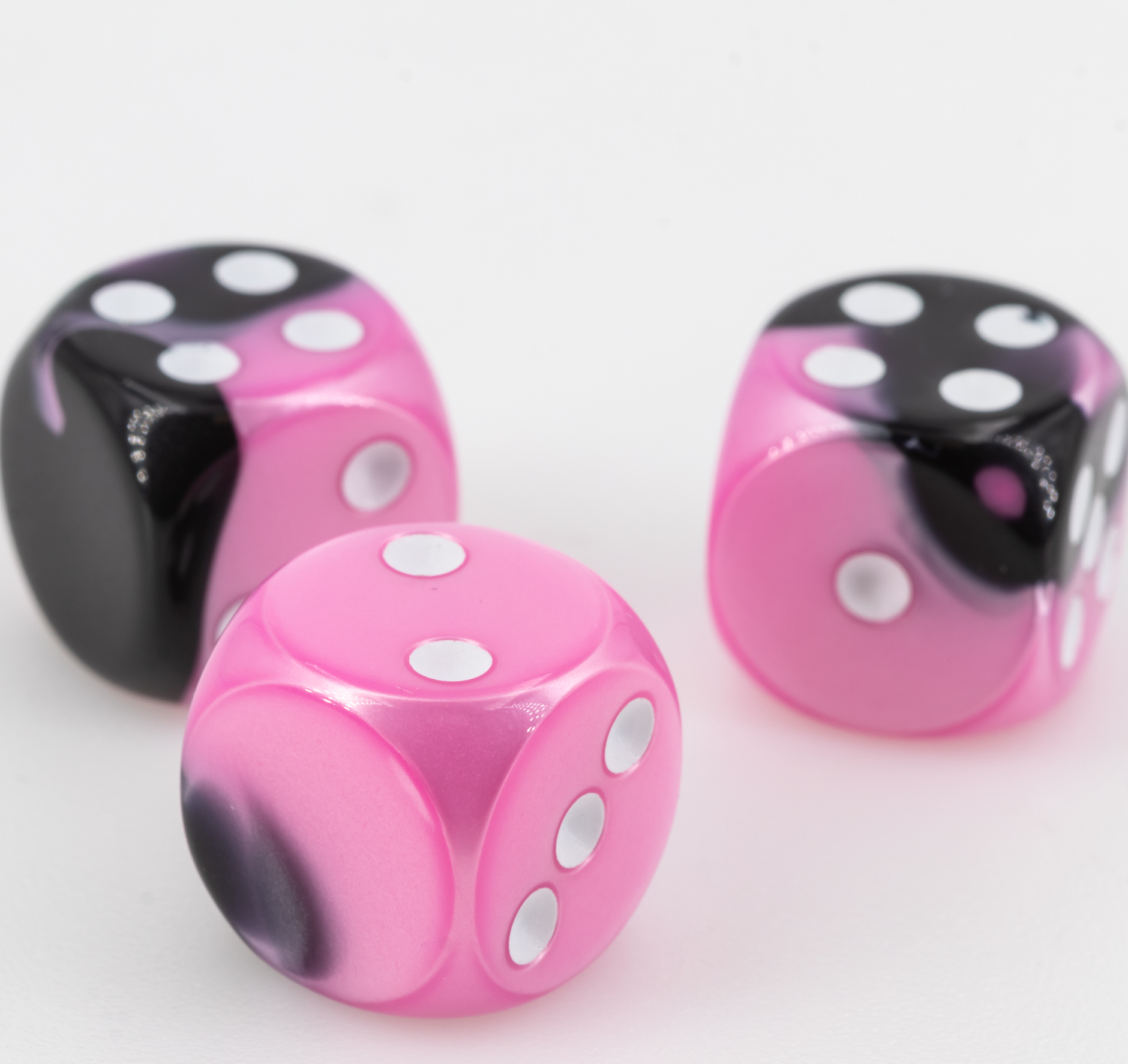 16mm Dice in Black-Purple / gold Gemini® no "6"