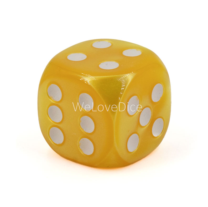 8mm  D6 Dice in golden yellow / white Silk