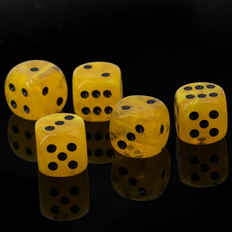 20mm  D6 Dice in dandelion yellow / black Marbled
