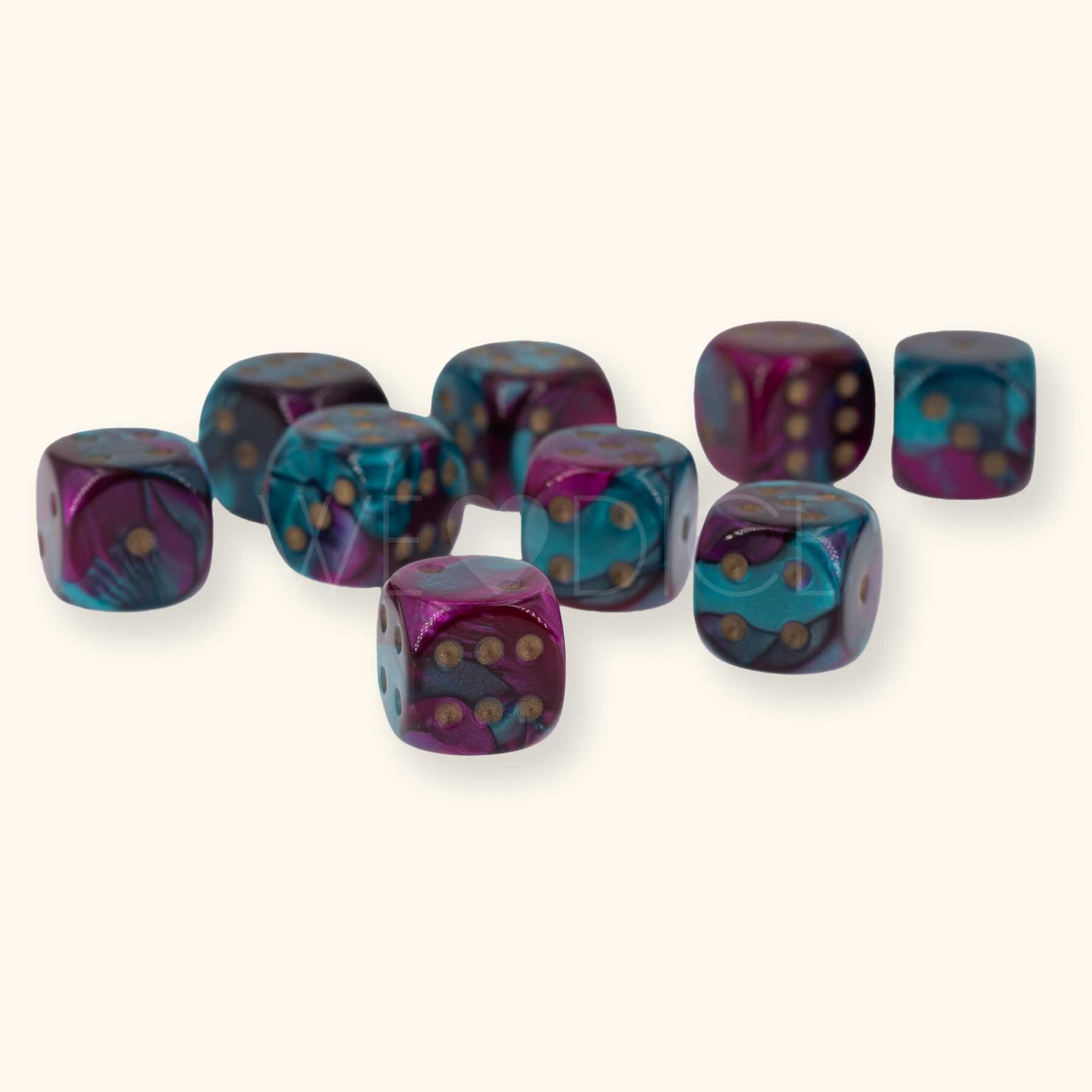 12mm W6 Würfel in Lila-Blaugrün / gold