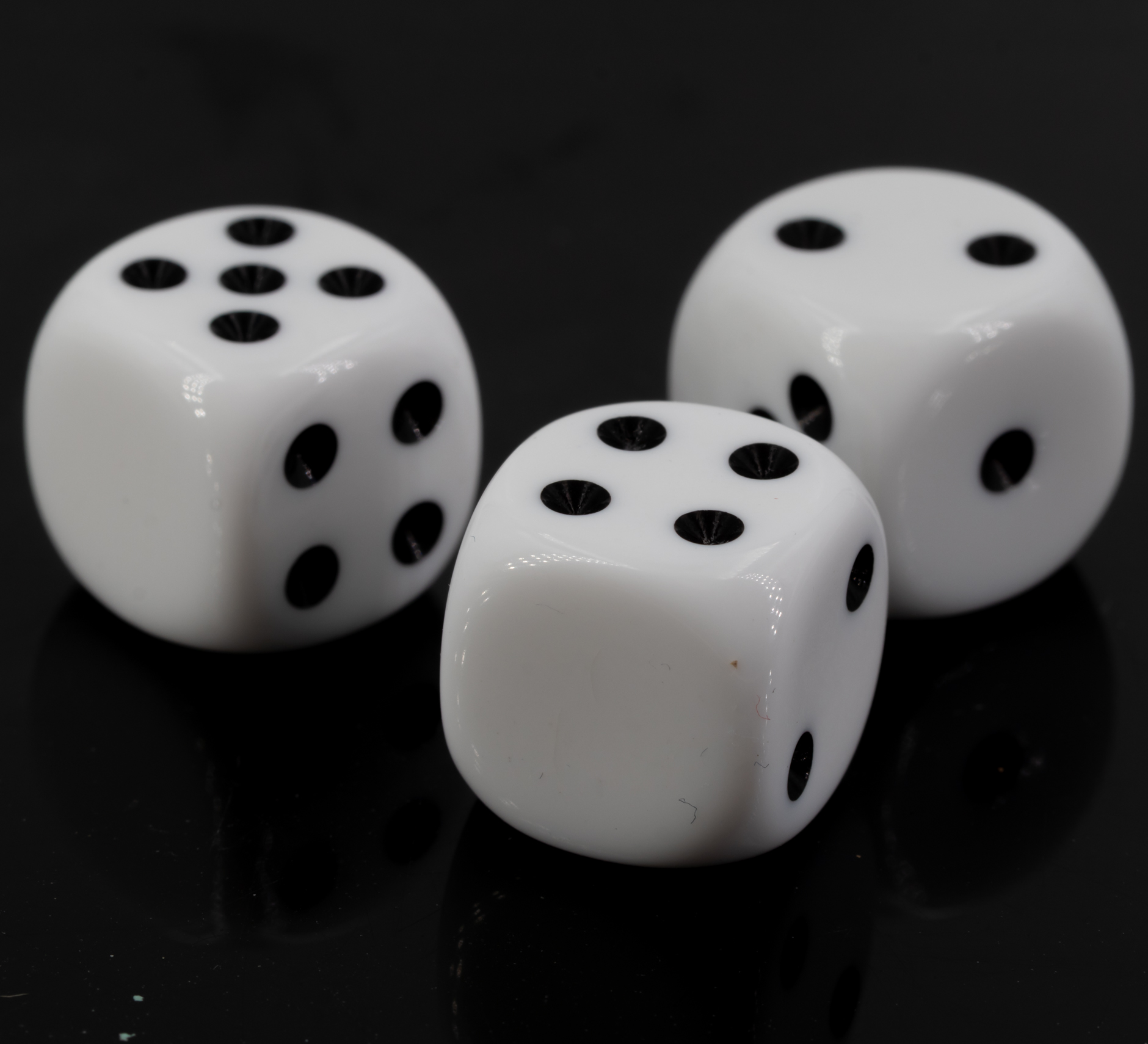 16mm Würfel in weiss / schwarz Satt ohne "6"